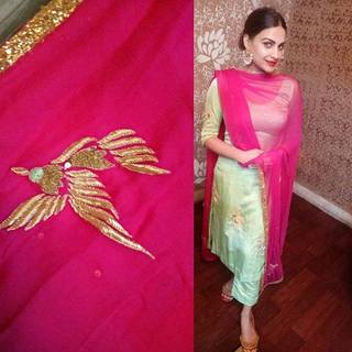 Himanshi Khurana feet photo thumbnail