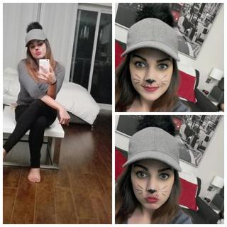 Himanshi Khurana feet photo thumbnail