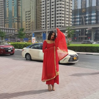 Himanshi Khurana feet photo thumbnail