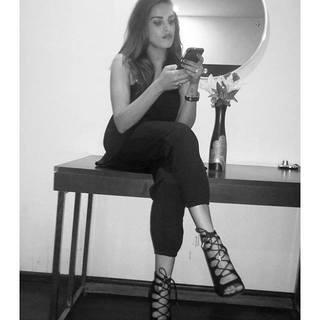 Himanshi Khurana feet photo thumbnail