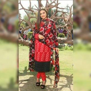 Himanshi Khurana feet photo thumbnail