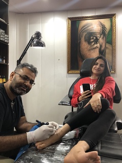 Himanshi Khurana feet photo thumbnail