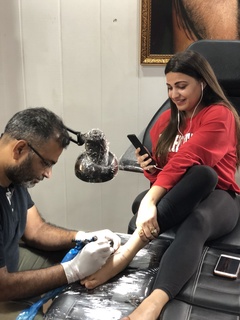 Himanshi Khurana feet photo thumbnail