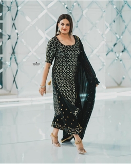 Himanshi Khurana feet photo thumbnail