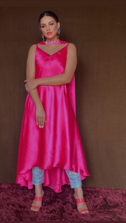 Himanshi Khurana feet photo thumbnail