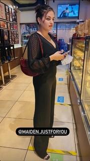 Himanshi Khurana feet photo thumbnail