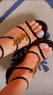 Himanshi Khurana feet photo thumbnail