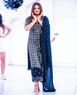 Himanshi Khurana feet photo thumbnail