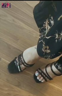 Himanshi Khurana feet photo thumbnail