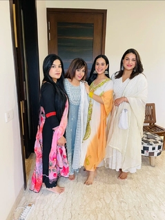 Himanshi Khurana feet photo thumbnail