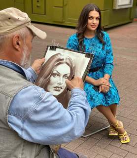 Himanshi Khurana feet photo thumbnail
