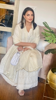 Himanshi Khurana feet photo thumbnail