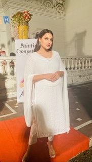 Himanshi Khurana feet photo thumbnail