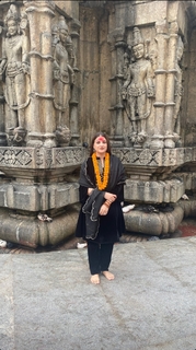 Himanshi Khurana feet photo thumbnail