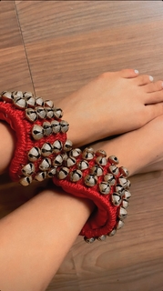 Himanshi Khurana feet photo thumbnail