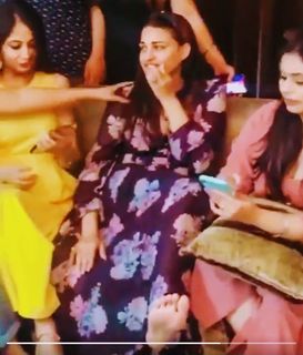 Himanshi Khurana feet photo thumbnail