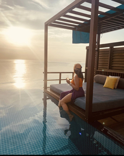 Himanshi Khurana feet photo thumbnail