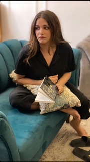 Himanshi Khurana feet photo thumbnail