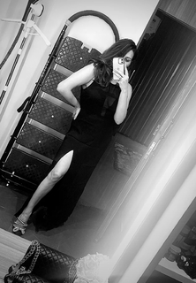 Himanshi Khurana feet photo thumbnail