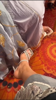 Himanshi Khurana feet photo thumbnail