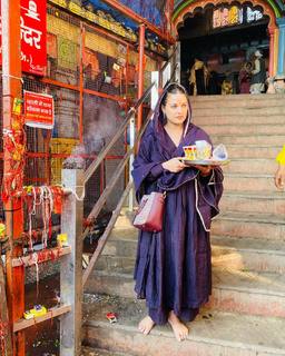 Himanshi Khurana feet photo thumbnail