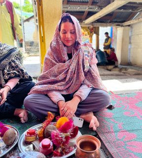 Himanshi Khurana feet photo thumbnail