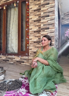 Himanshi Khurana feet photo thumbnail