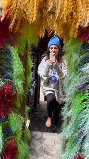 Himanshi Khurana feet photo thumbnail