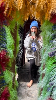 Himanshi Khurana feet photo thumbnail