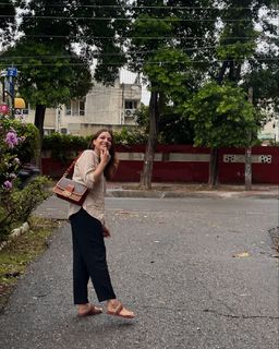 Himanshi Khurana feet photo thumbnail