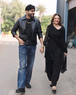 Himanshi Khurana feet photo thumbnail