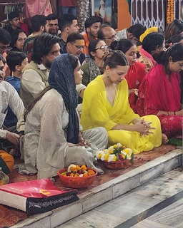 Himanshi Khurana feet photo thumbnail