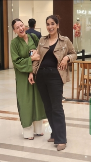 Himanshi Khurana feet photo thumbnail