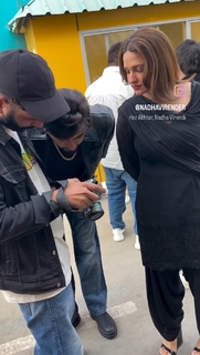 Himanshi Khurana feet photo thumbnail