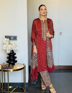 Himanshi Khurana feet photo thumbnail