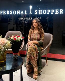 Himanshi Khurana feet photo thumbnail