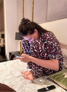 Himanshi Khurana feet photo 9