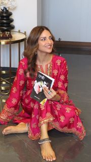 Himanshi Khurana feet photo 6