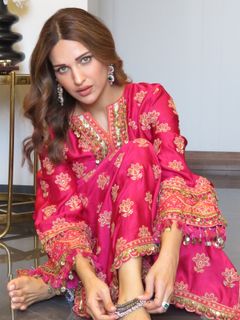 Himanshi Khurana feet photo 1