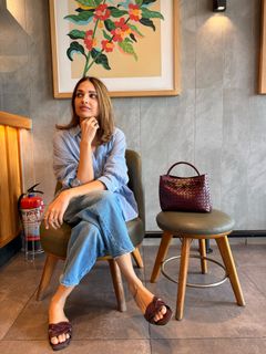 Himanshi Khurana feet photo 13