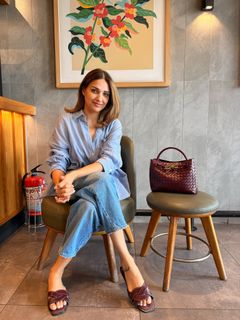 Himanshi Khurana feet photo 12