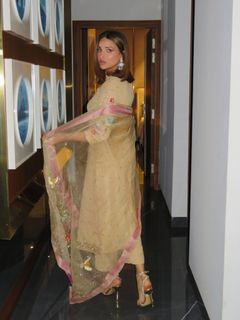Himanshi Khurana feet photo 7
