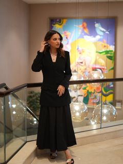 Himanshi Khurana feet photo 1