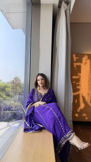 Himanshi Khurana feet photo 7