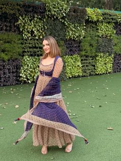 Himanshi Khurana feet photo 2