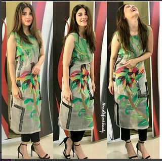 Hina Altaf feet photo 2
