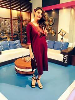 Hina Altaf feet photo 3