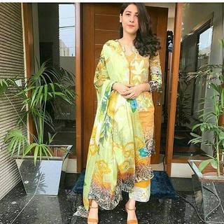 Hina Altaf feet photo 19