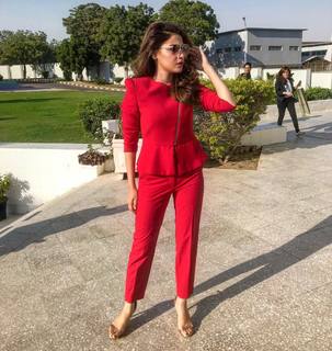 Hina Altaf feet photo 10