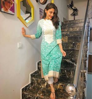 Hina Altaf feet photo 7